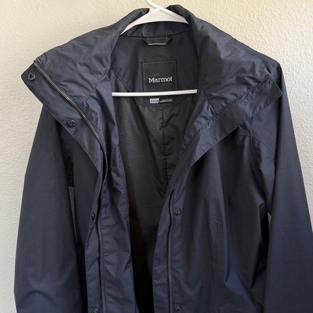 Marmot Womens Navy Hooded Raincoat / windbreaker